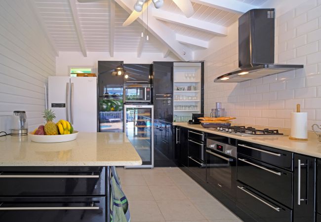 Kitchen, Villa Les Arbres Voyageurs, Guadeloupe, Archipel Evasion