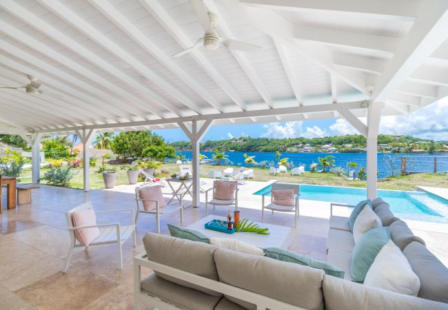 Luxury villa rental in Martinique with swimming pool and sea view