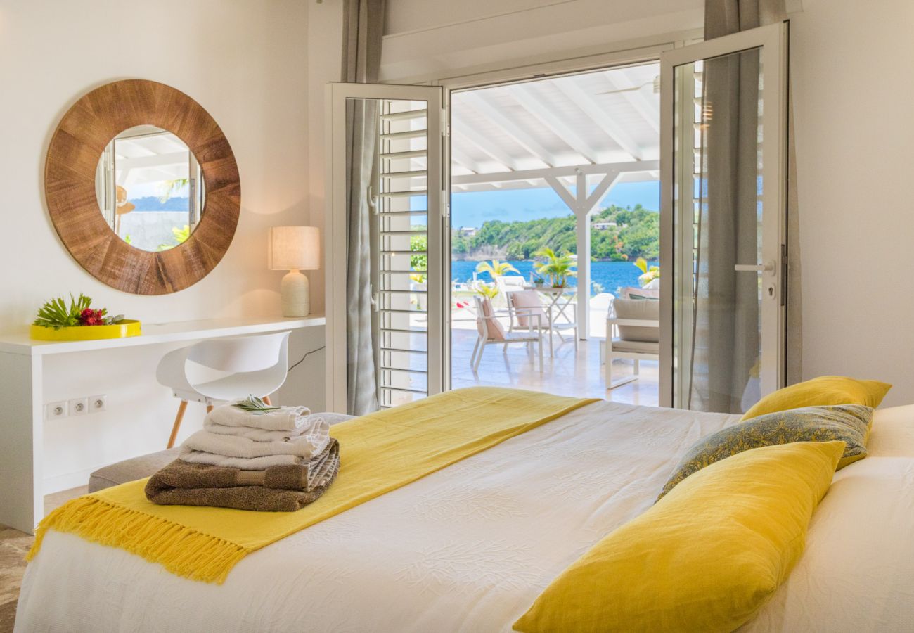 Villa rental in Martinique offering 4 comfortable bedrooms with beautiful sea views