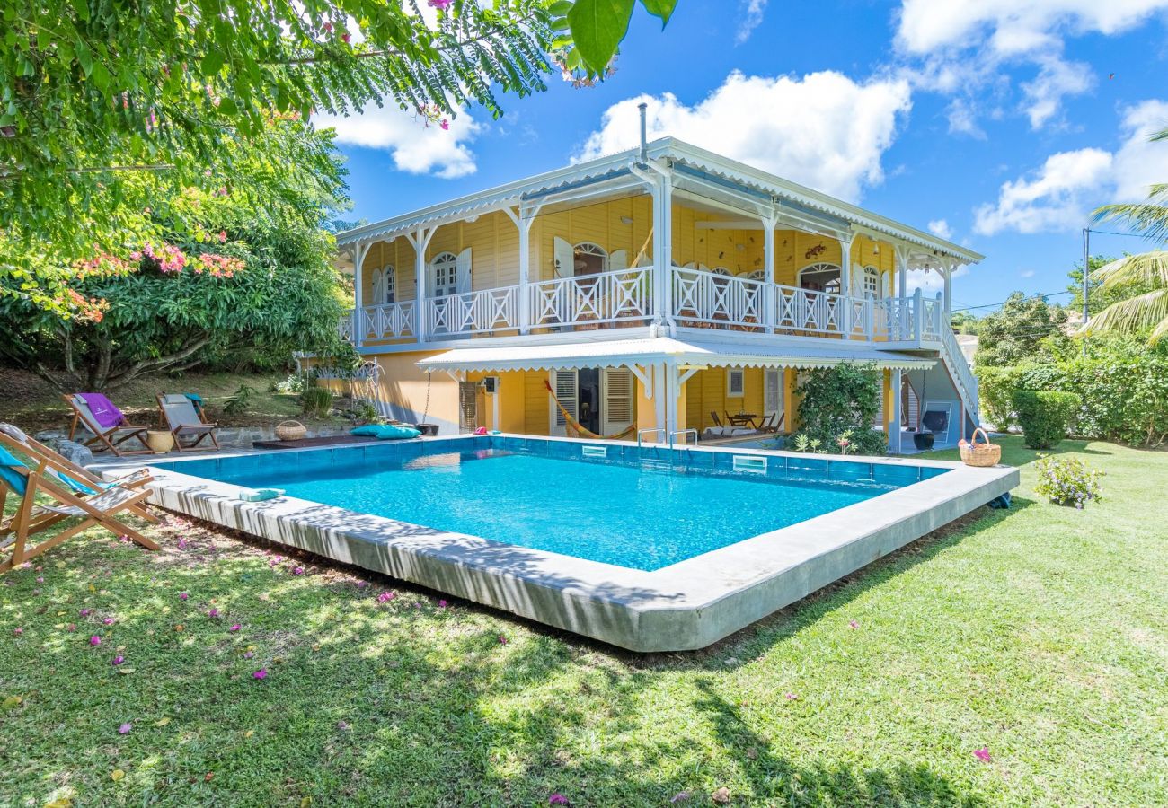 Rental of a villa with Creole charm and swimming pool in Le Diamant