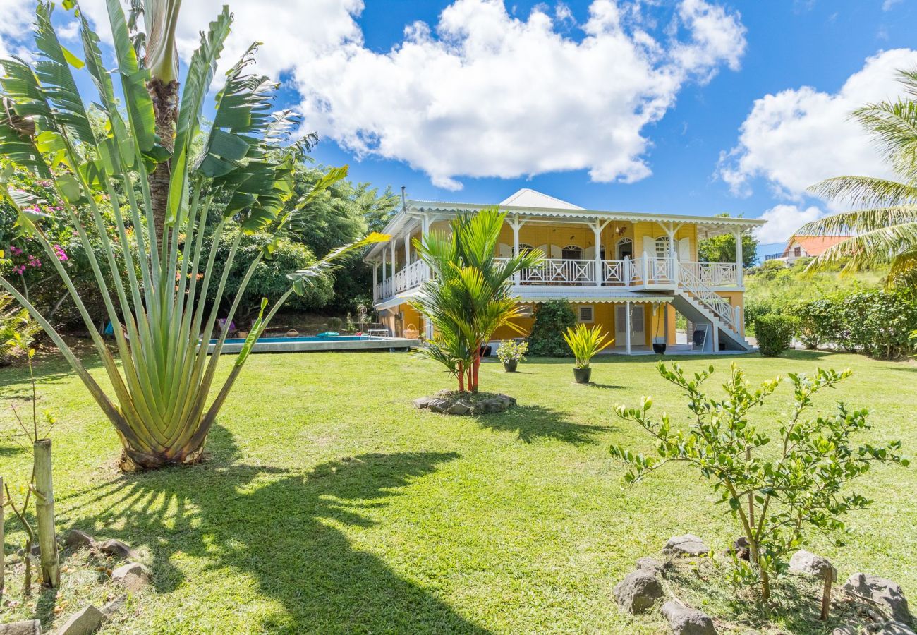 Villa for rent in Martinique nestled in a tropical garden, beach on foot and swimming pool