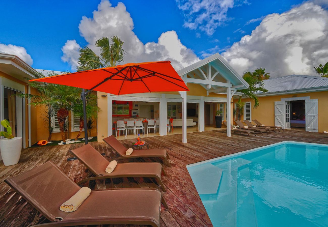 Charming holiday villa to rent in Sainte Anne with swimming pool and sea view