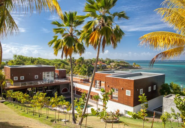 Rent luxury villa, beach access, Martinique.