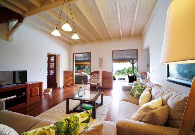 Charming villa with swimming pool for rent in Guadeloupe 