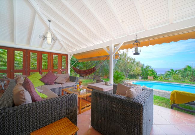 Holiday homes to rent in Deshaies with swimming pool facing the sea
