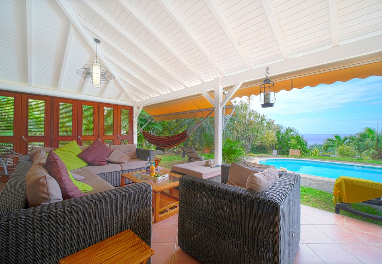 Holiday homes to rent in Deshaies with swimming pool facing the sea