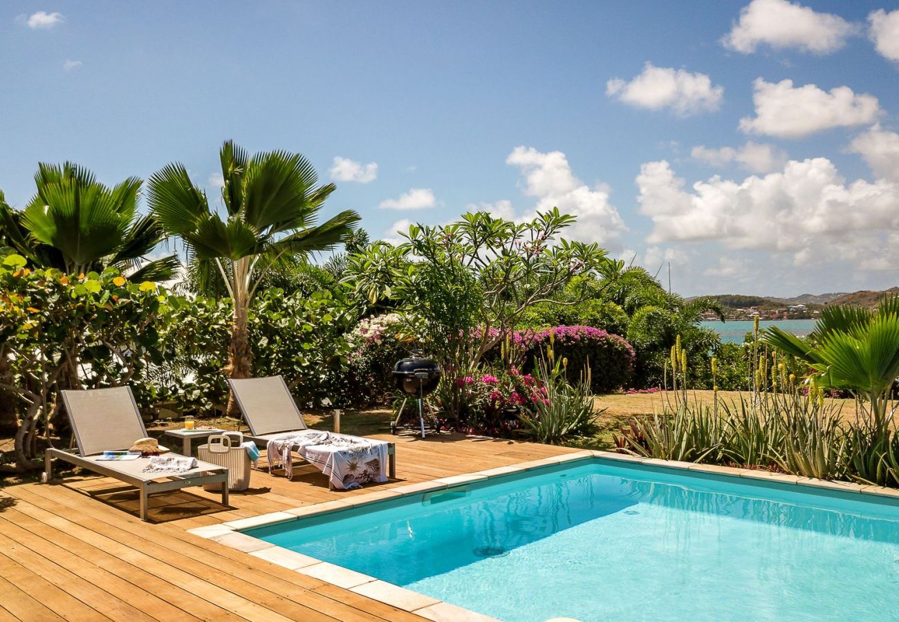 Villa rental in Martinique with swimming pool, near kite-surfing beaches