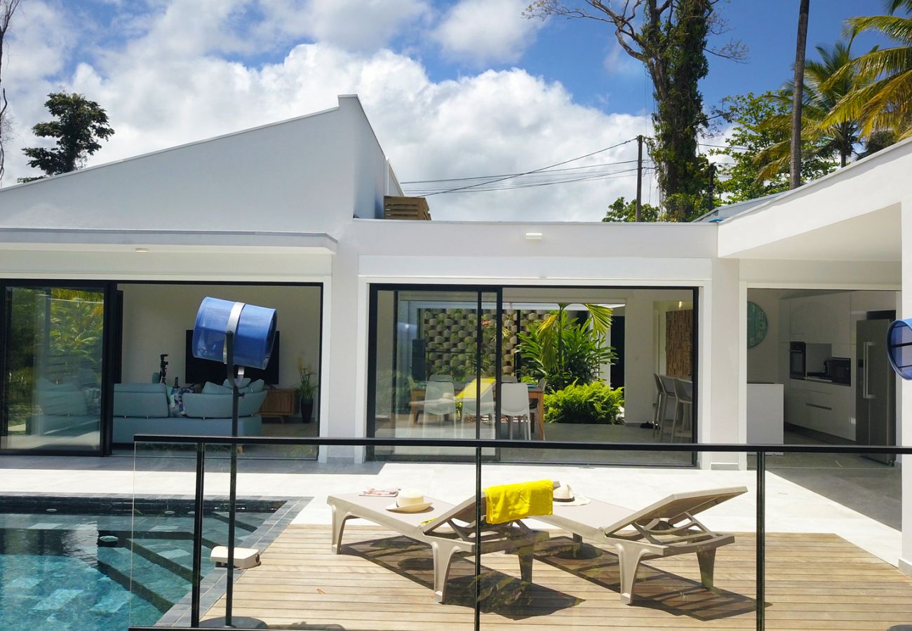 Rent luxury villa in Guadeloupe