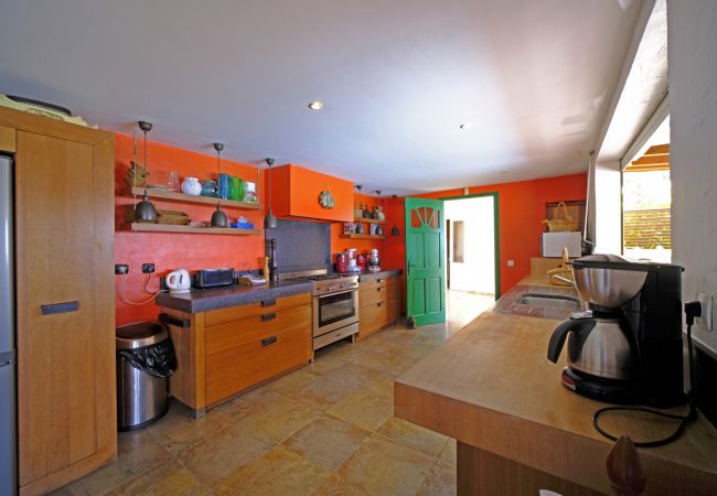 Kitchen, Villa Couleur Madras, Pointe Noir, Guadeloupe