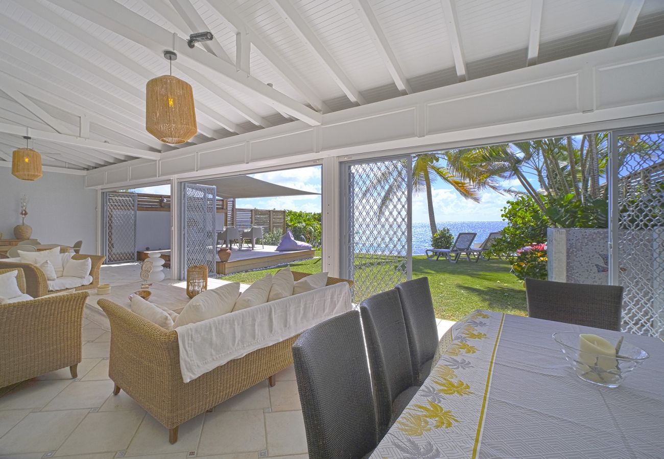 Holiday rental in Guadeloupe facing the sea with beach within walking distance
