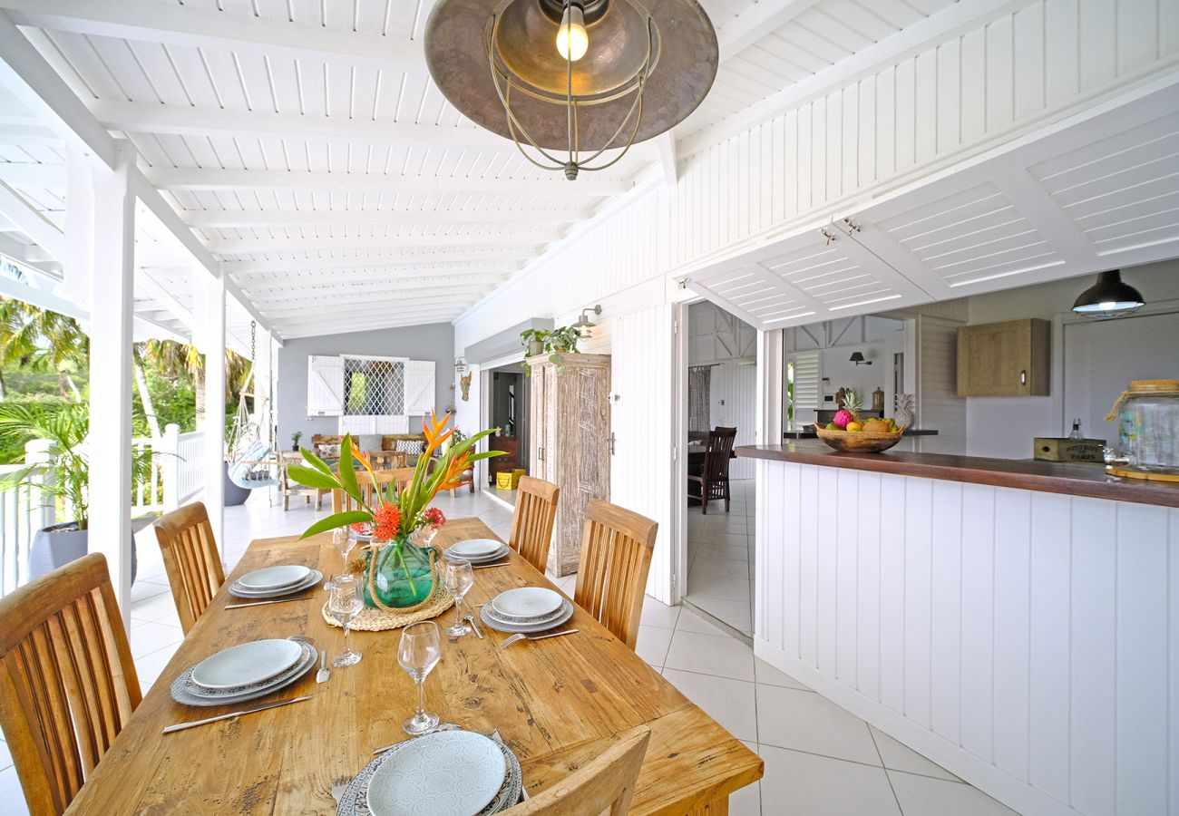 villa for rent close to the beach with 4 bedrooms in Guadeloupe