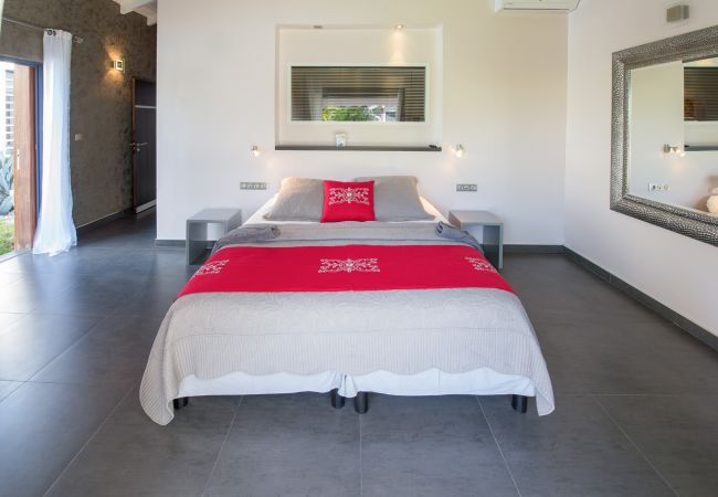 Villas for rent in Saint François offering 4 comfortable bedrooms
