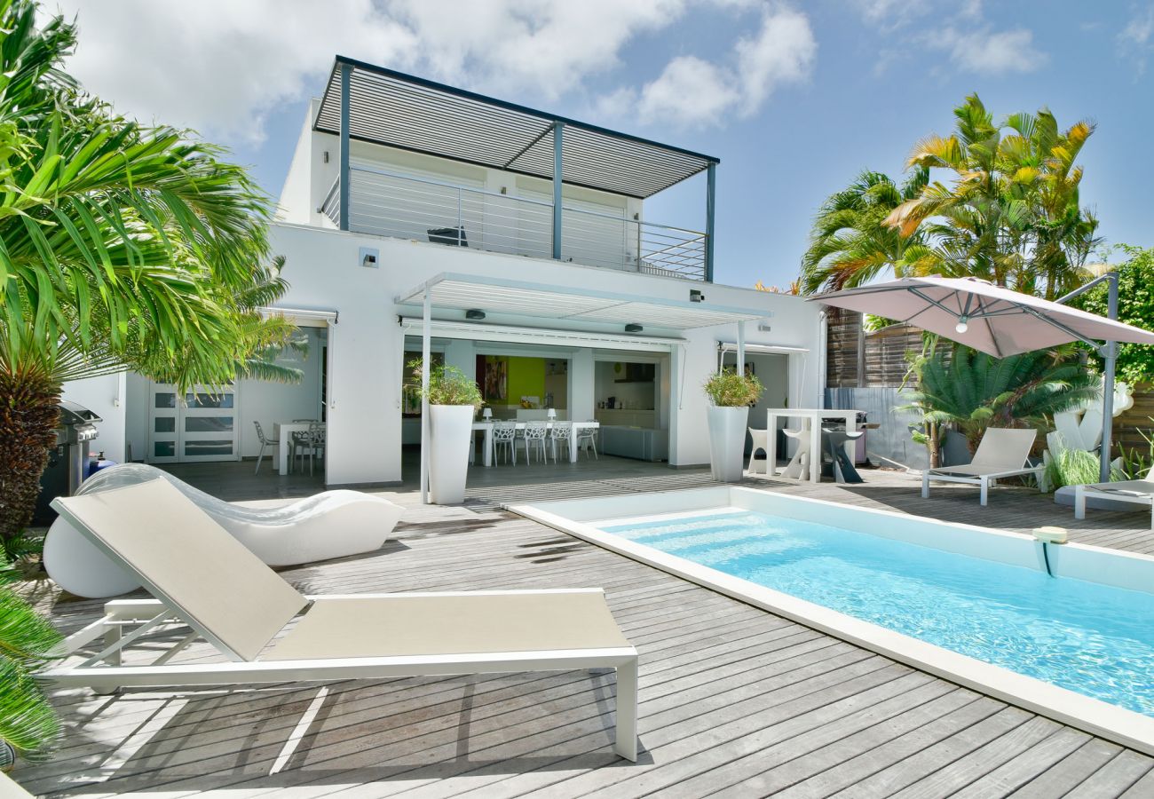 Rent a villa with sea view and swimming pool in Guadeloupe