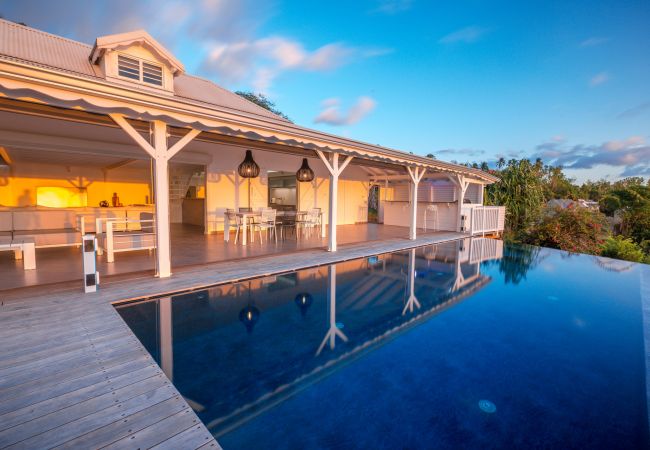 Villa rental swimming pool, garden, sea view, Bouillante, Guadeloupe