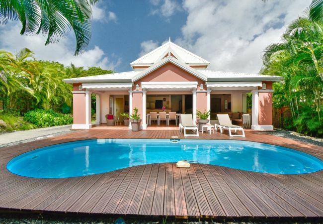 Holiday home to rent in Guadeloupe with swimming pool
