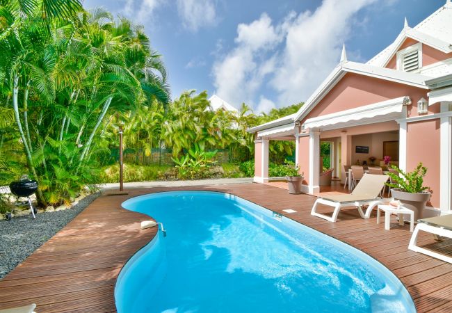 Villa rental in Guadeloupe with swimming pool and garden