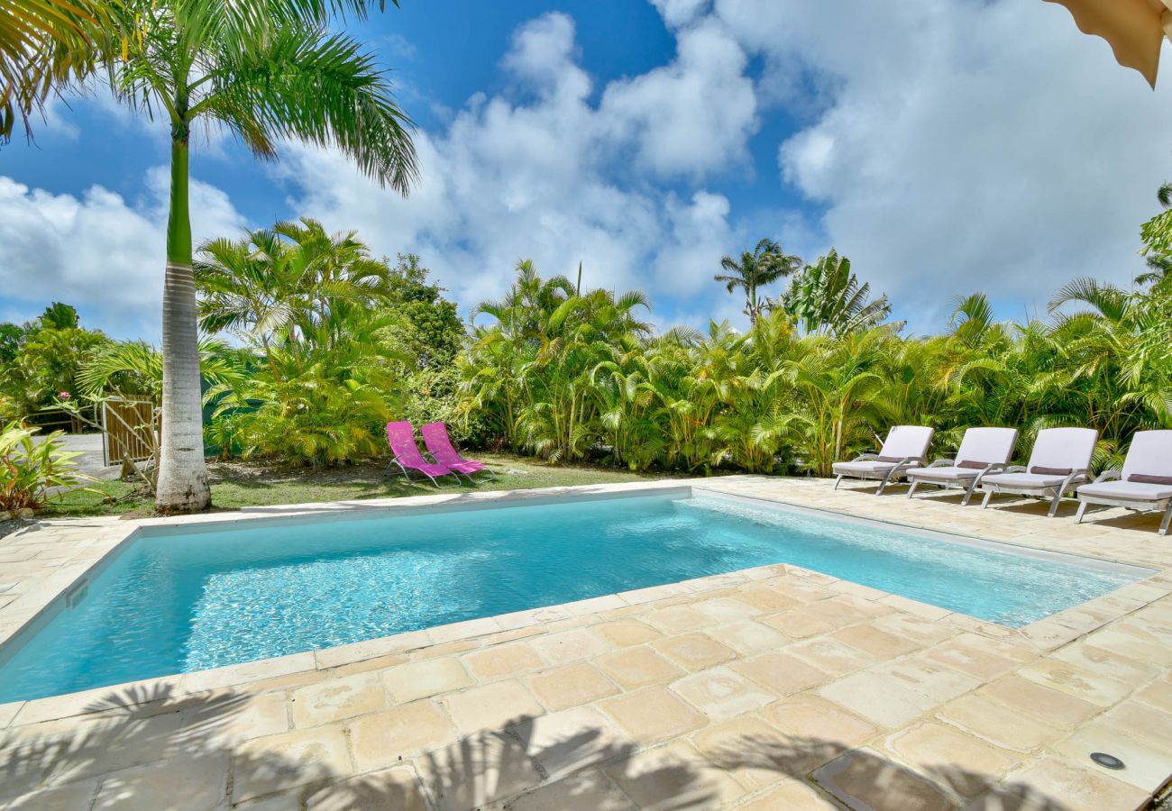 Charming villas to rent in Guadeloupe with swimming pool and close to the golf course