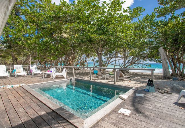 Luxury villa to rent on the main beach of Le Diamant