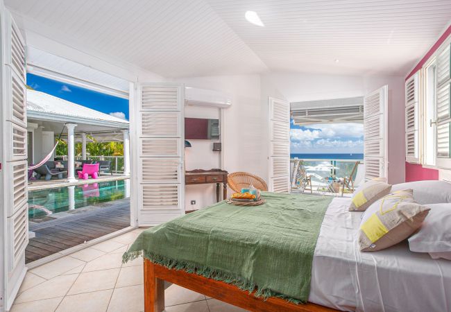 Luxury 5-bedroom villa for rent overlooking the pool and the Caribbean Sea