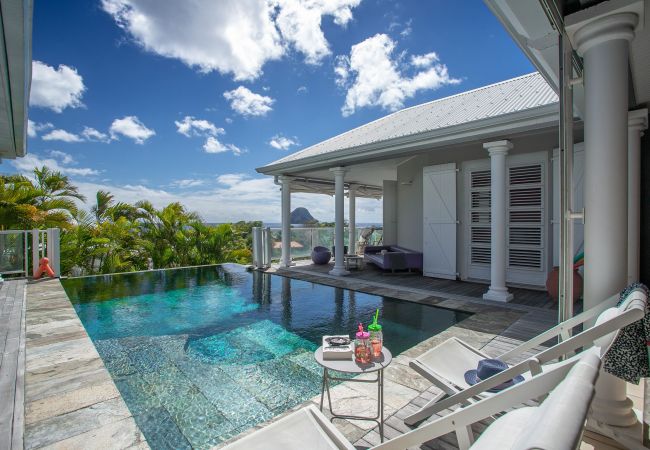 Luxury villa rental with swimming pool facing the Diamond Rock