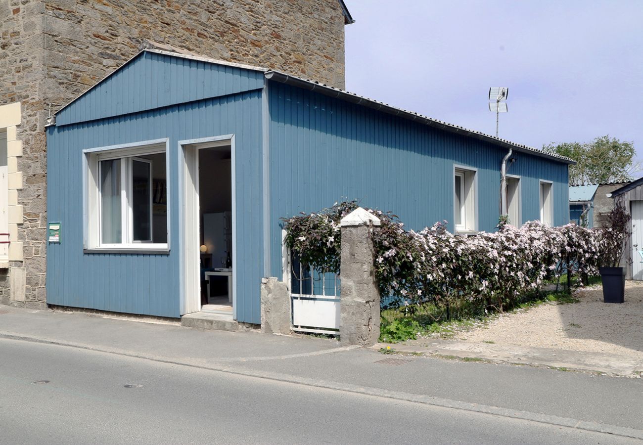 Apartment in Cancale - Le Petit Chalet Bleu