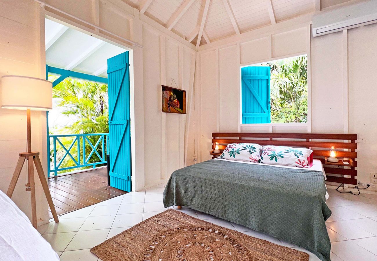 Holiday home with Creole charm and swimming pool in Guadeloupe