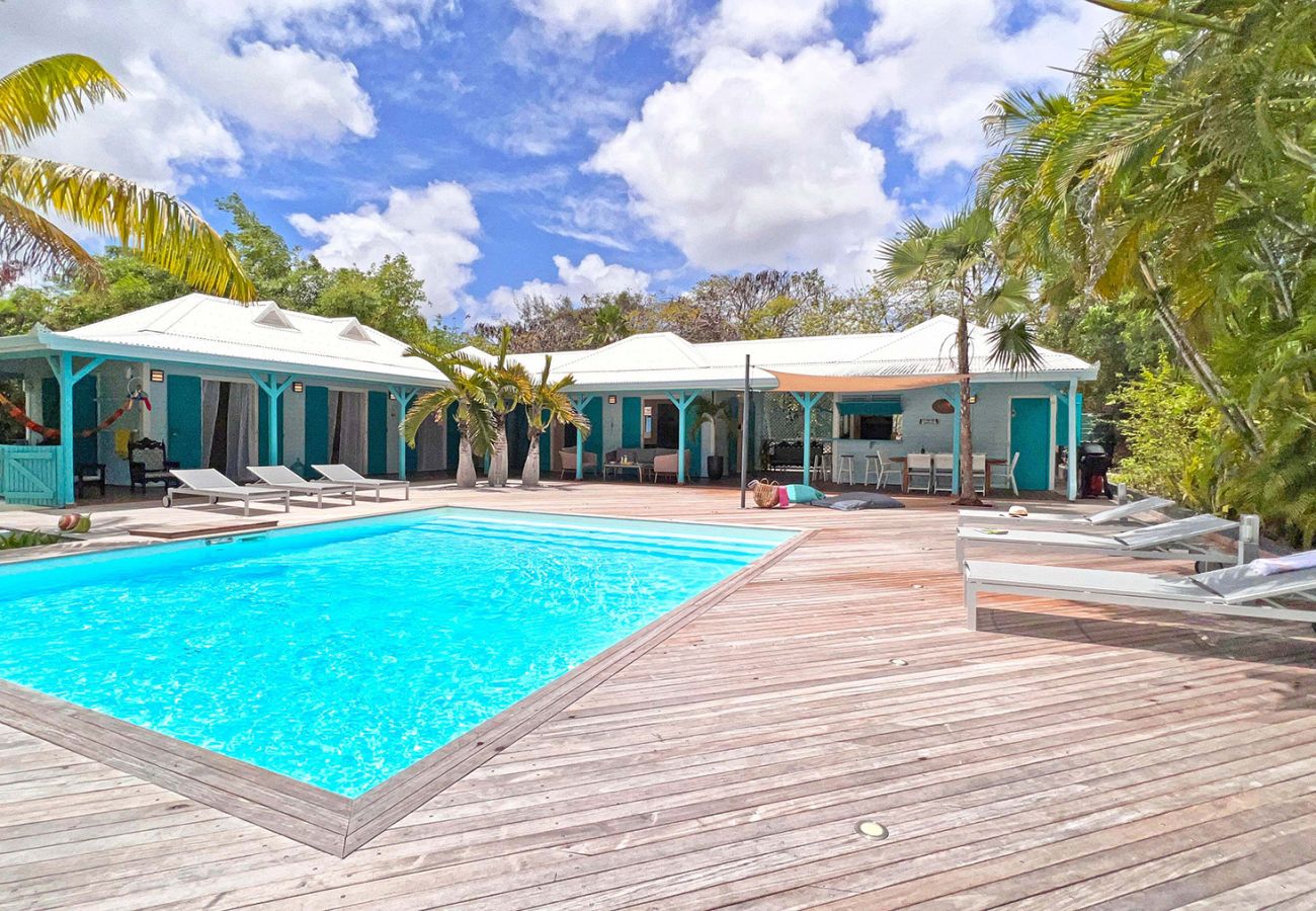 Luxury villa rental with swimming pool in Saint-François