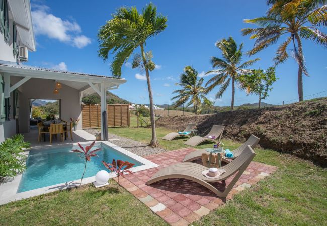 House with swimming pool and beach for rent in Martinique