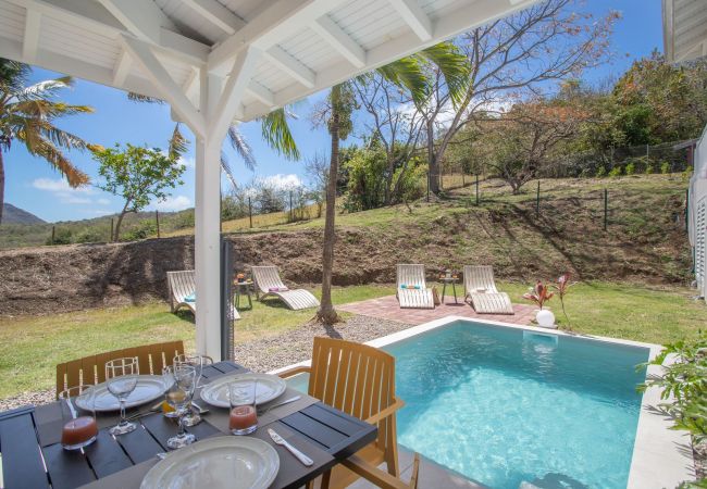 Villa rental in Sainte Anne with 3 bedrooms and 3 shower rooms.