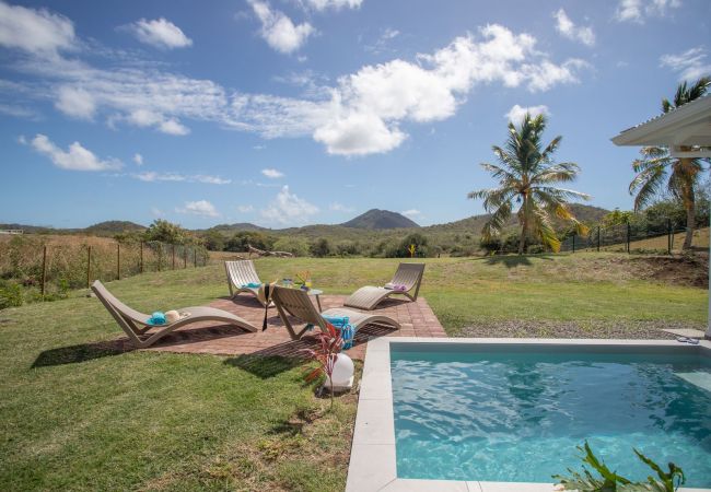 Rent a vacation home with garden, pool and terrace in Martinique
