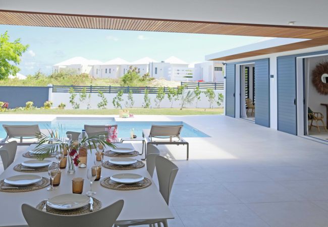 Contemporary villa for rent in Saint François near the golf course