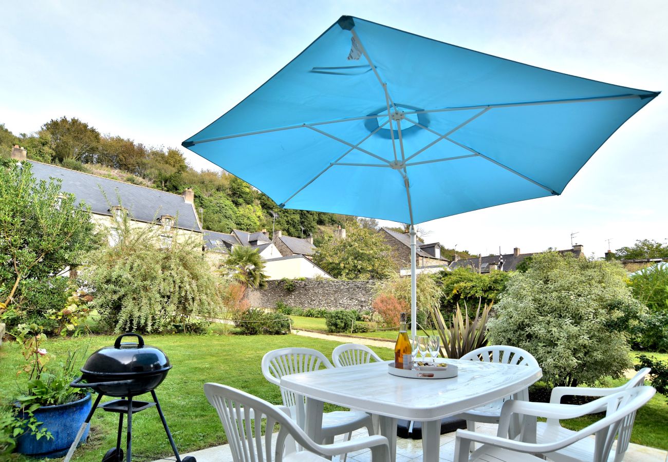 Villa to rent on the port with garden in Cancale, Brittany