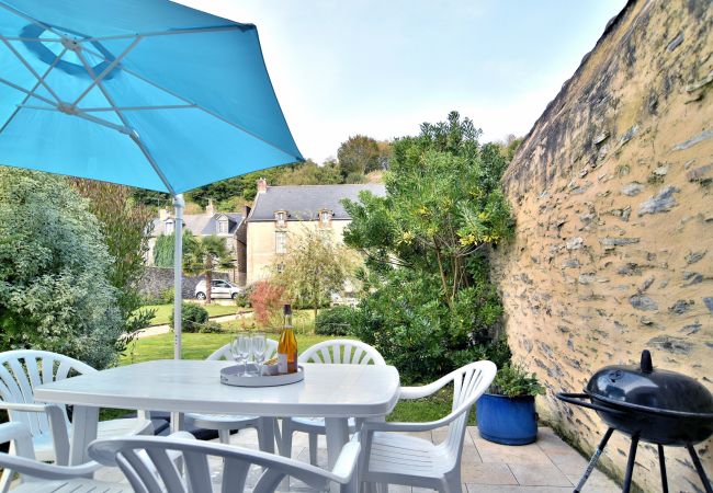 Villa to rent on the port with garden in Cancale, Brittany