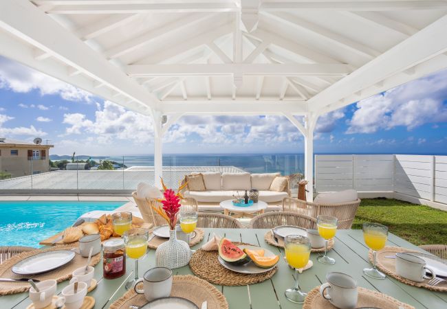 Sea-view villa rental. Renting a villa in Martinique.