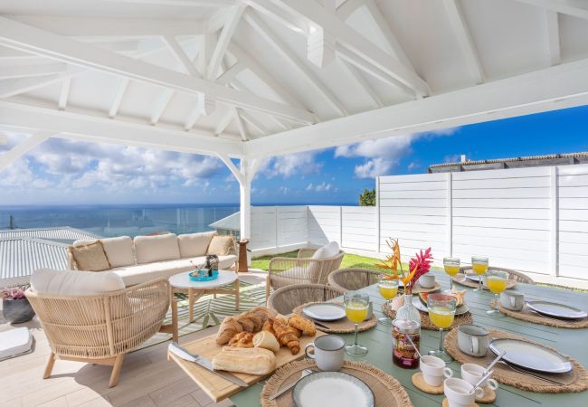 Renting a sea-view villa at Sainte Luce in Martinique