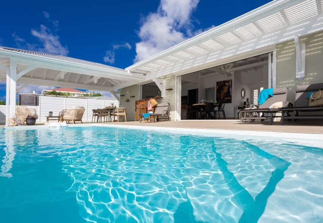 Holidays villa rental with pool in Martinique.
