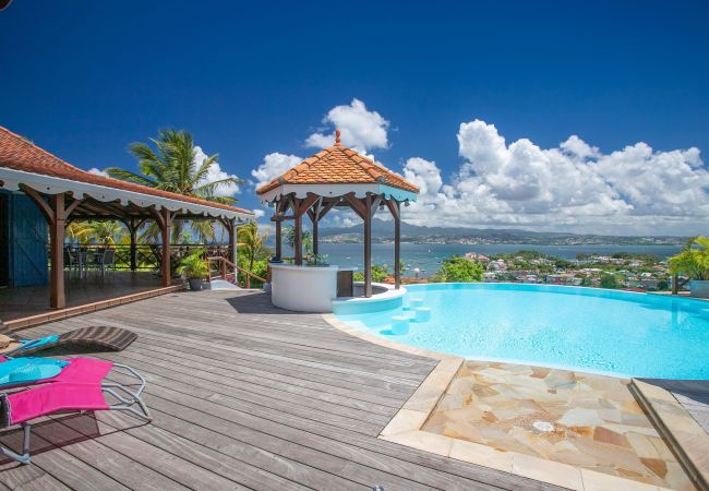 14-bed villa to rent in Martinique with swimming pool and sea view