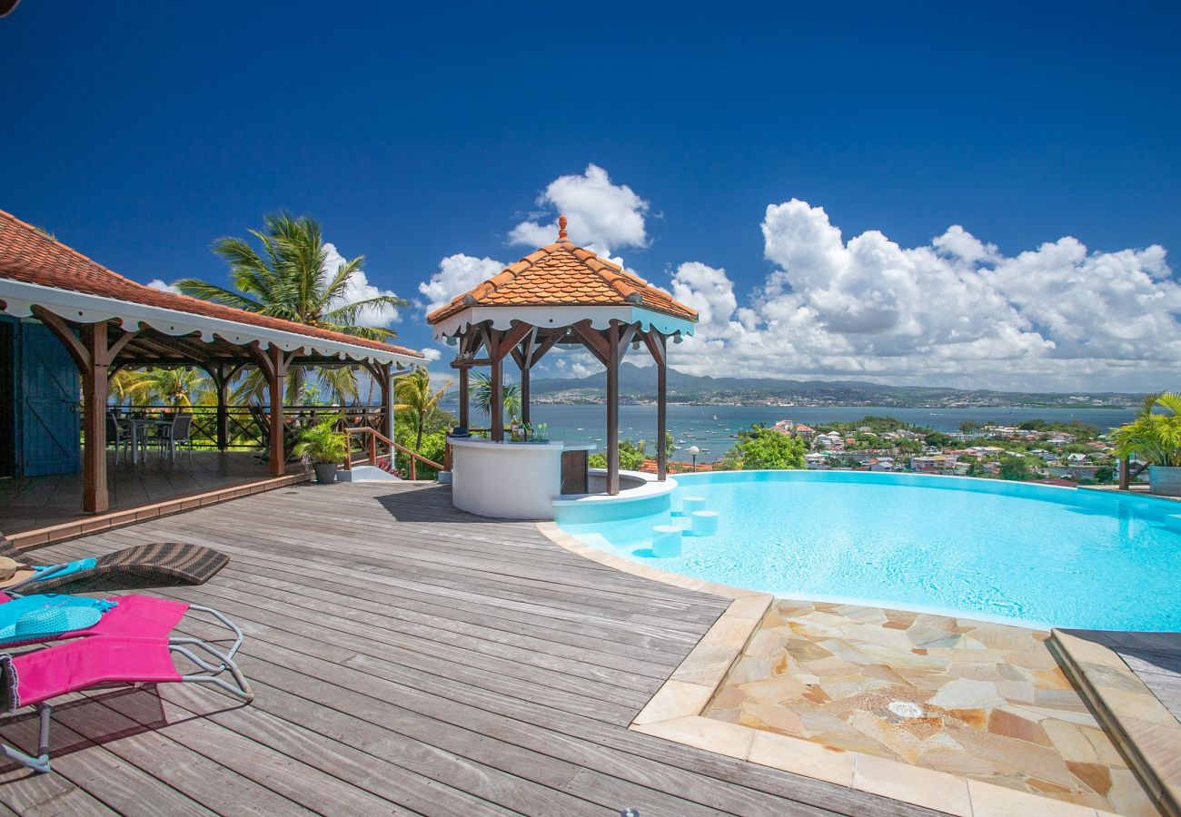 14-bed villa to rent in Martinique with swimming pool and sea view