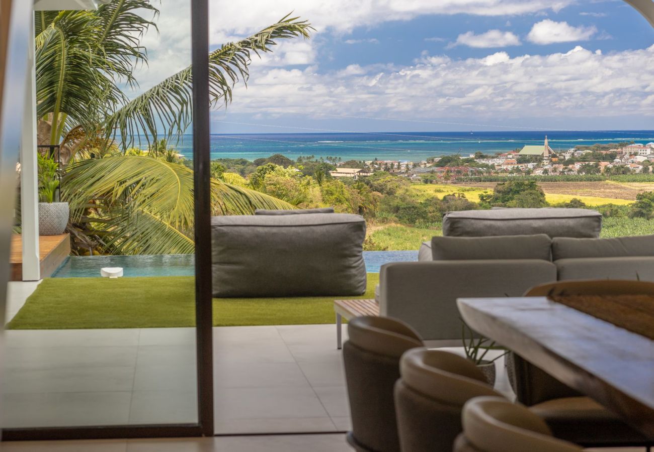 Luxury rental with pool and sea view in Vauclin, Martinique.