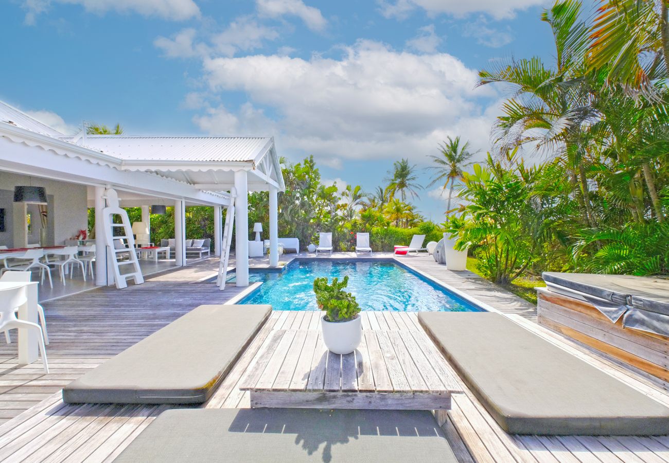 Villa with sea view and swimming pool in Saint-François