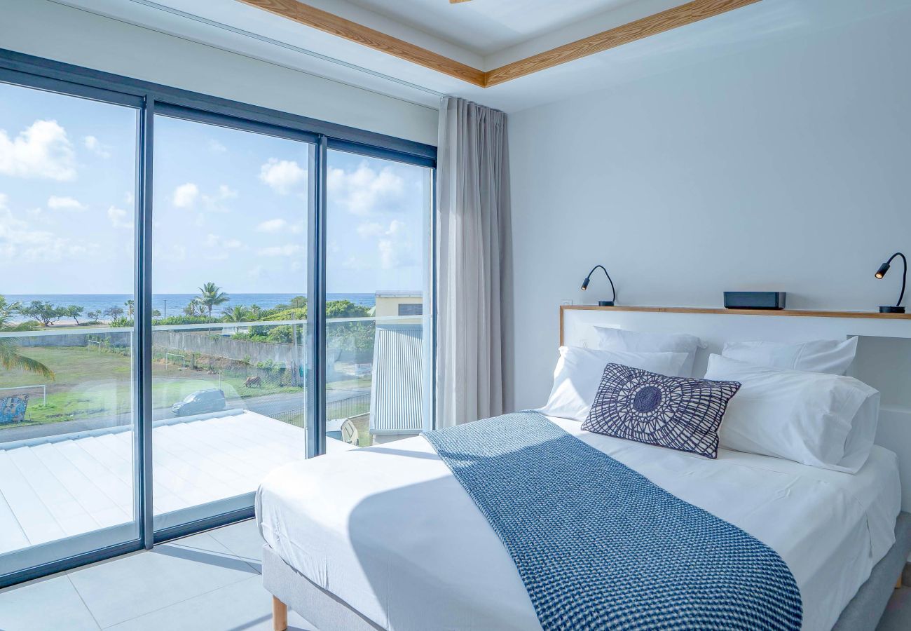 Holiday homes with swimming pool, golf and walking distance to the beach in Guadeloupe 