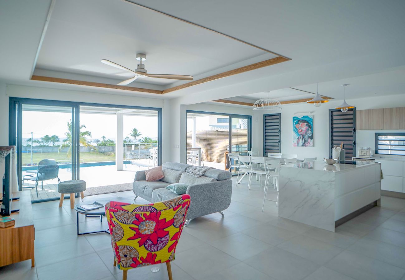 location saisonnière Saint-François , villa 3 chambres, piscine, vue mer