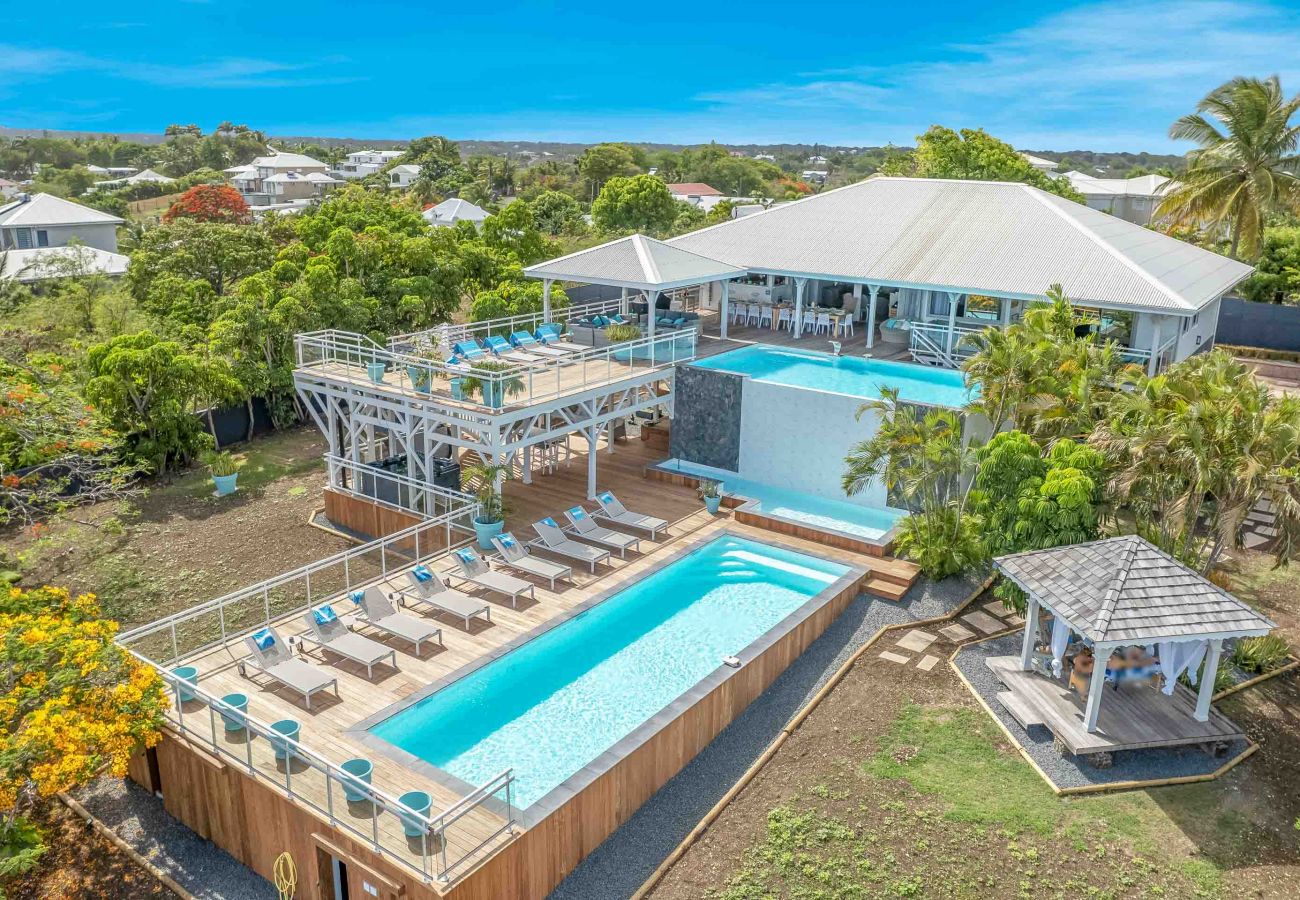 Luxury rental in Saint Anne sea view pool 