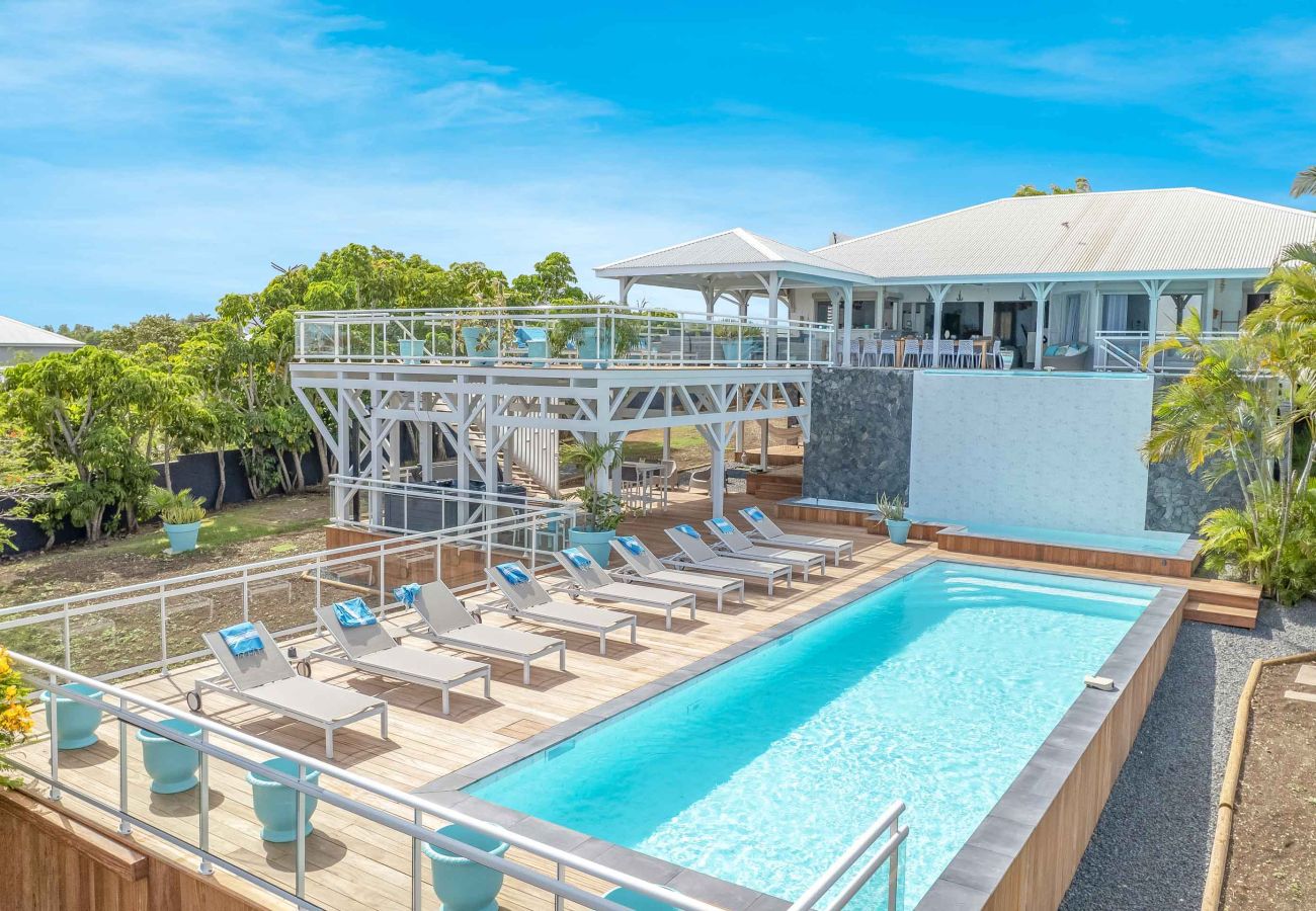 Luxury rental in Saint Anne with sea view and swimming pool.