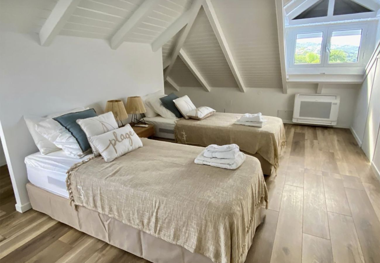 Villa in Bouillante - Island View