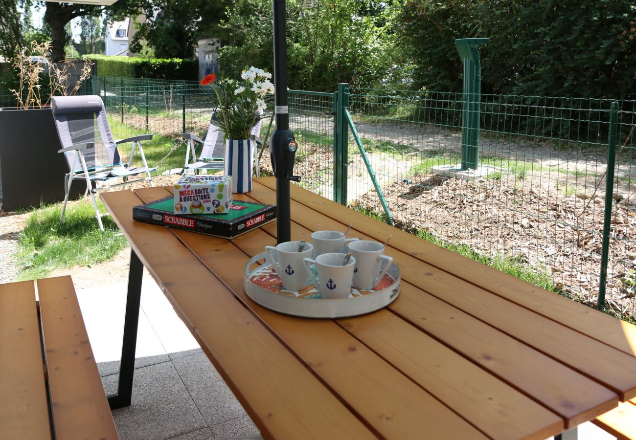 Private terrace with a wooden table at a holiday rental in Cancale