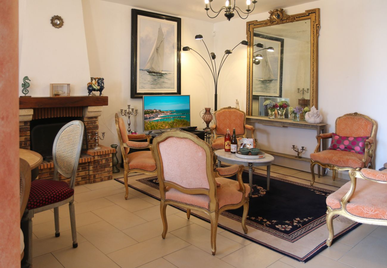 Terraced House in Cancale - Maenroch