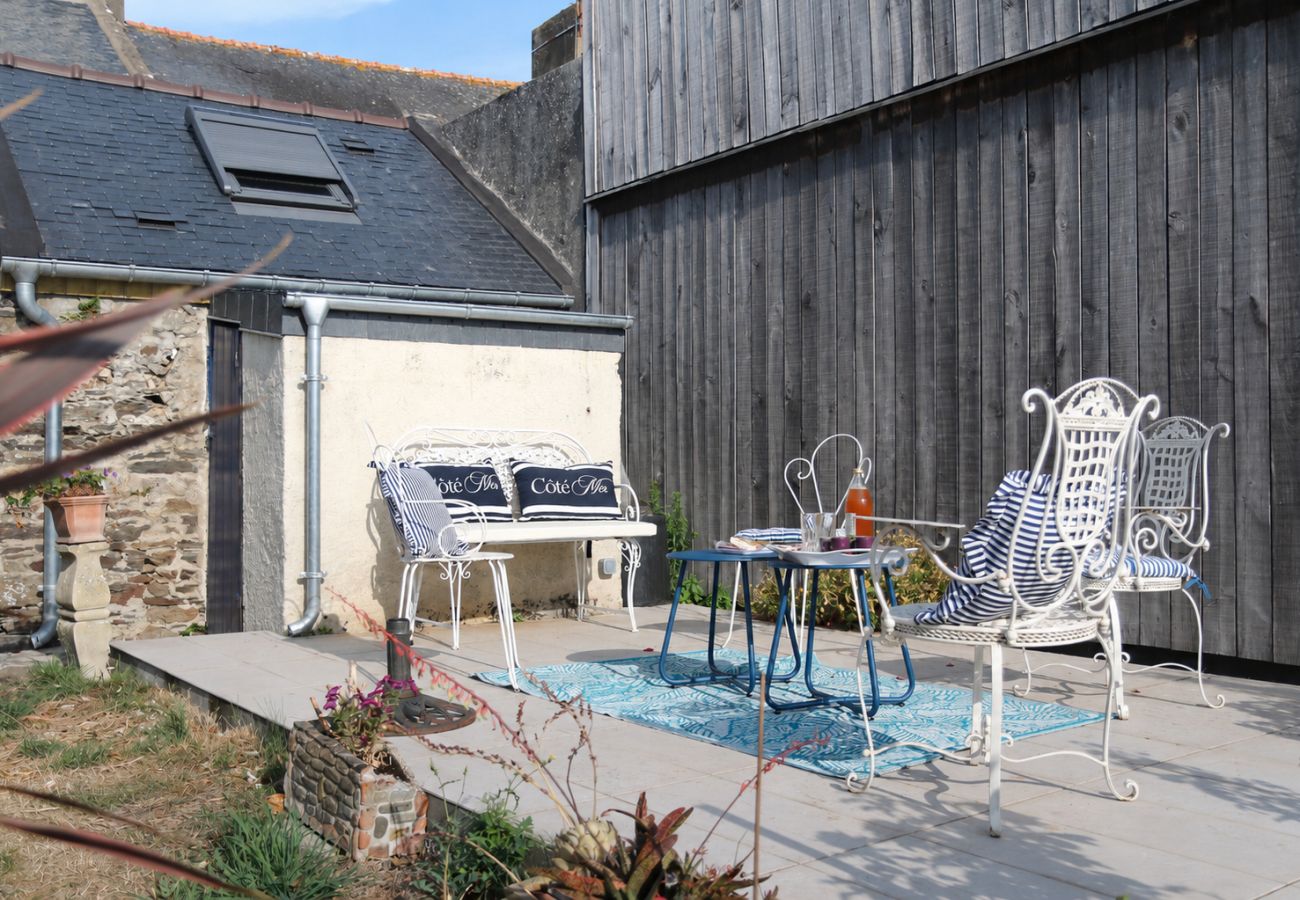 Terraced House in Cancale - Maenroch