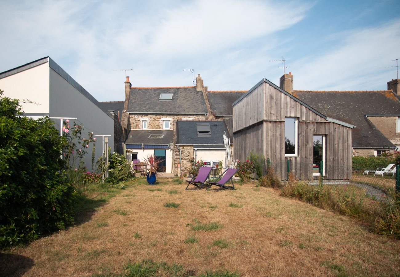 Terraced House in Cancale - Maenroch