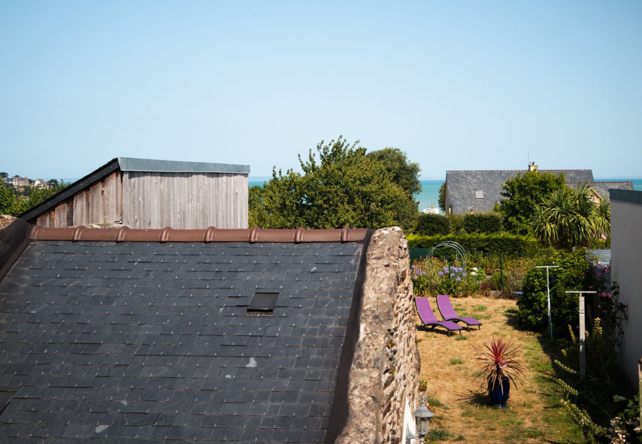 Terraced House in Cancale - Maenroch
